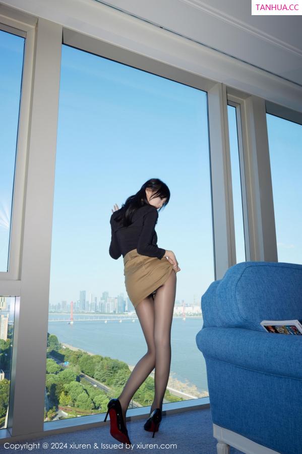 玥儿玥  [XiuRen]高清写真图 2024.10.18 No.9309 玥儿玥er 短裙黑丝第28张图片